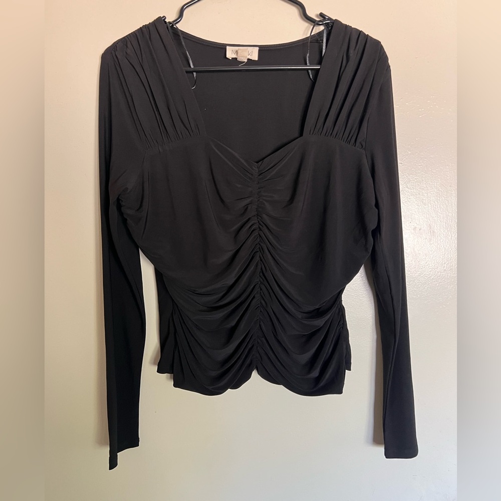 Elegant black long sleeve crop top